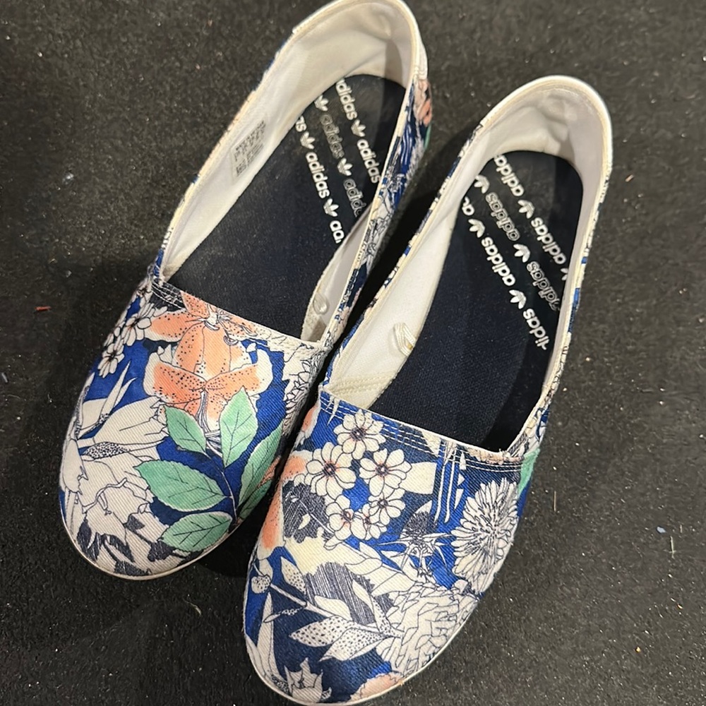Adidas flat slip-ons floral print size 8